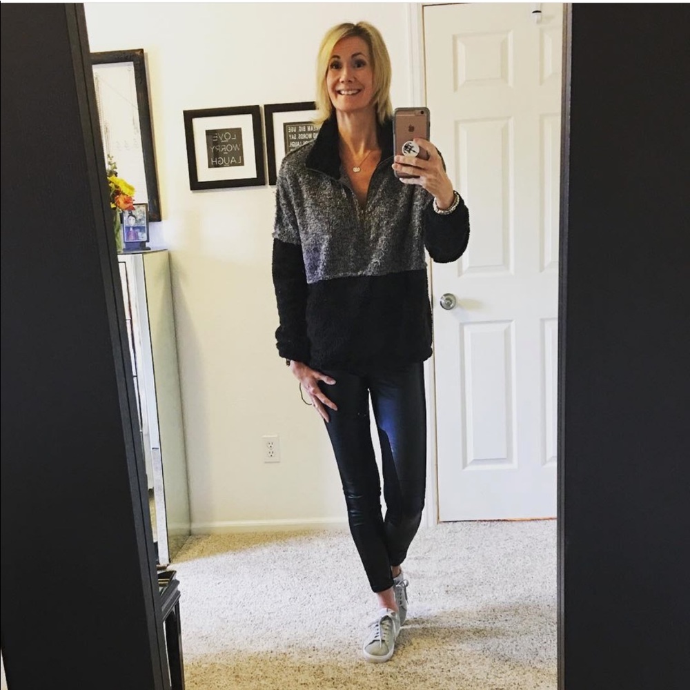 ENTRO Soft Black & Gray Fleece Teddy Pullover NEW with Tags